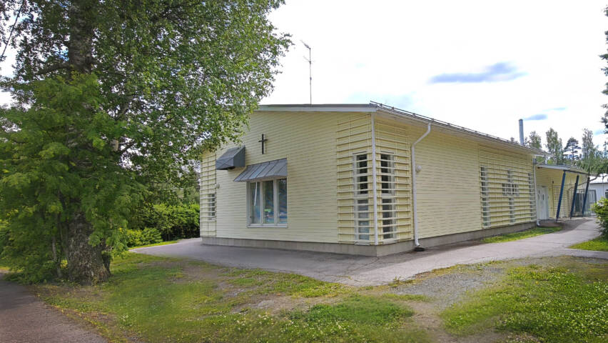 Metsäkylän seurakuntatalon julkisivu.