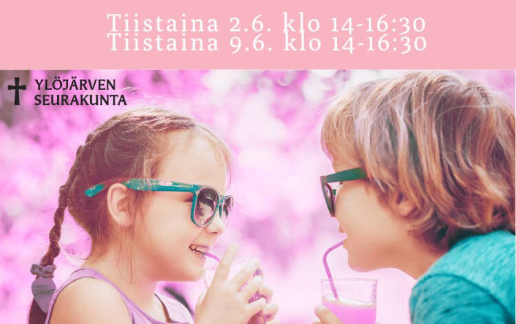 Kurussa kesäiltapäivä perheille, kuvassa kaksi lasta juovat mehua