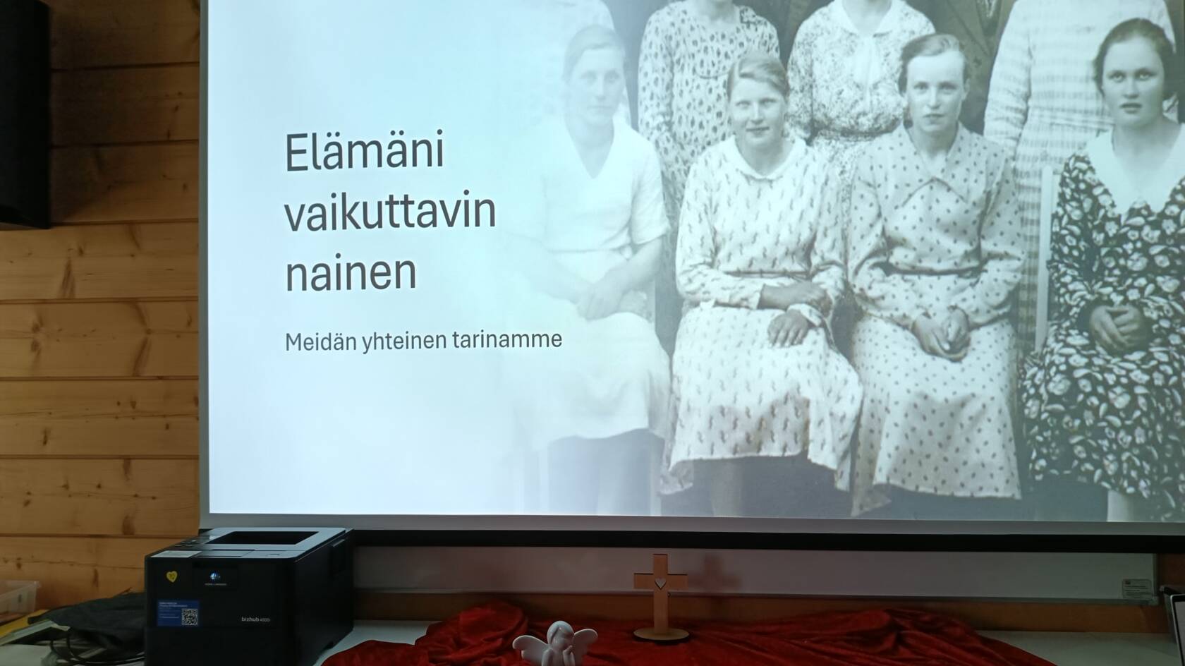 Naisten illan teema